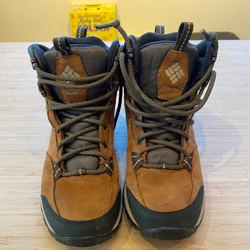 Womens Columbia hiking boots size 6